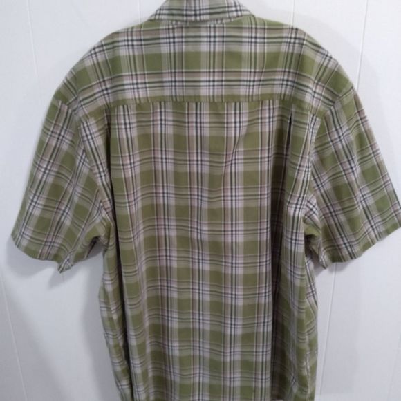 Wolverine Short Sleeve Button Down Shirt. Large - Picture 4 of 7